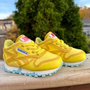 Yellow peppa pig Reeboks